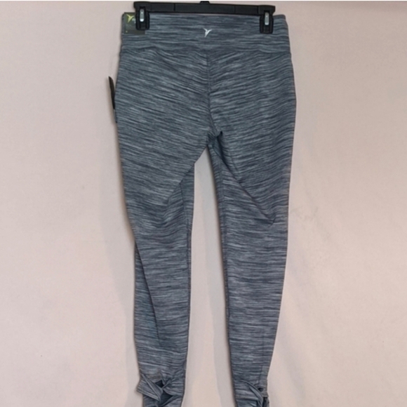 Old Navy Active Gray Mid Rise Fitted 7/8 Length Leggings size Medium - Picture 4 of 8